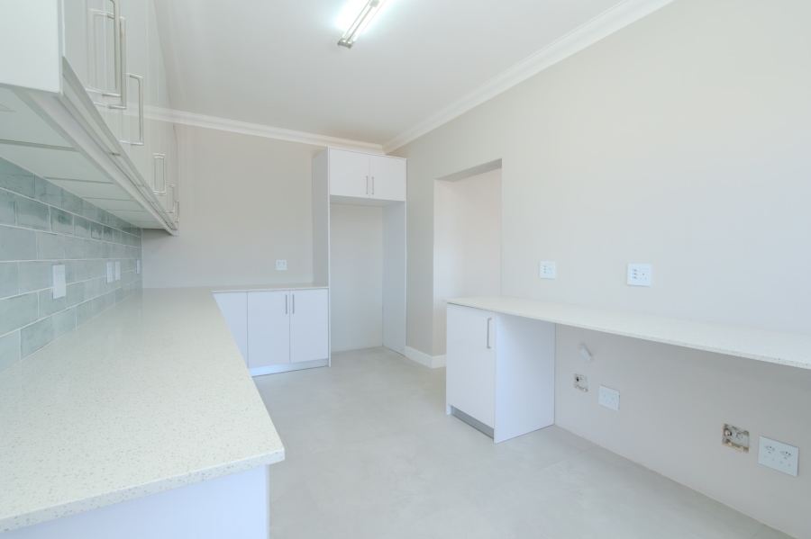 5 Bedroom Property for Sale in Myburgh Park Western Cape